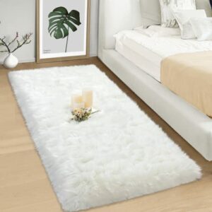 Ciicool Faux Fur Rug for Bedroom, White Fluffy Rug Shag Rug for Sofa Couch Seat Cushion, Washable Fuzzy Runner Rug Thick Fur Area Rug Floor Carpets for Bedside Living Room, 2x6 Ft Rectangle